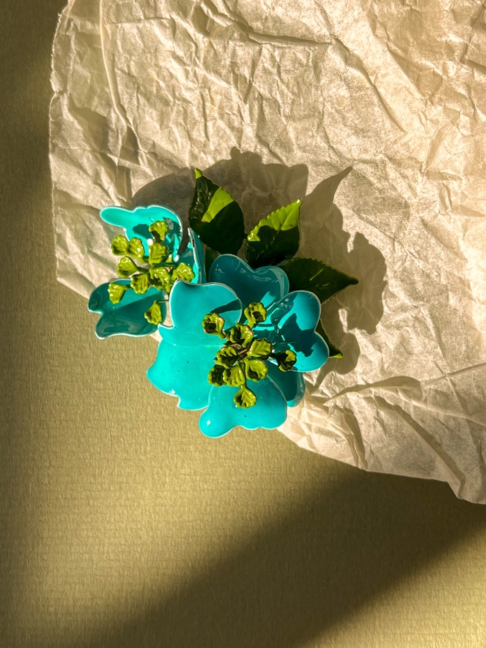 Retro 1960s Turquoise and Green Floral Brooch